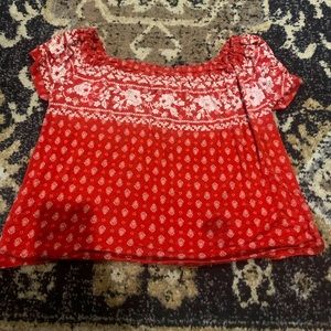 Off the shoulder womens pattered shirt with flowers. Brand: Rewind